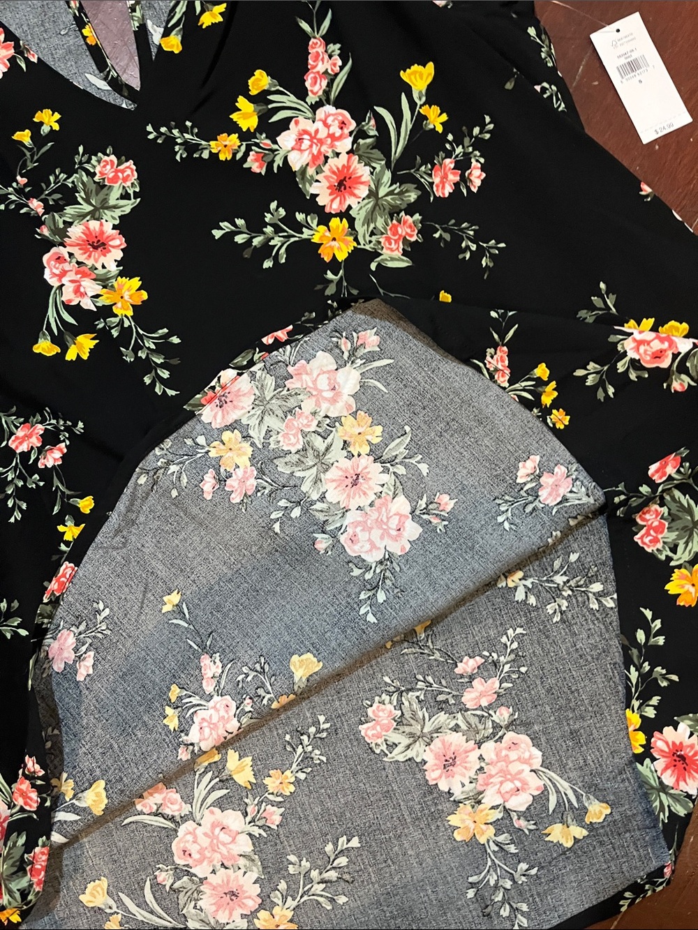 🌻3/$15🌻 Old Navy Black Floral V-Neck Cutout Camisole with Pink and Yellow Blooms - Picture 5 of 7